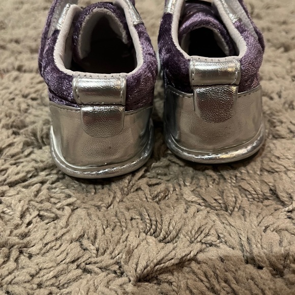 Jack & Lilly toddler shoe, size 30-36 months, never worn - Picture 3 of 7